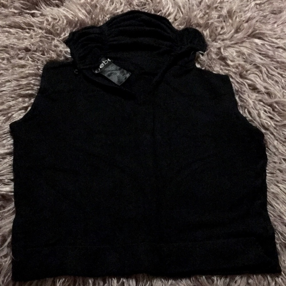 Black collar bebe shirt no sleeves
